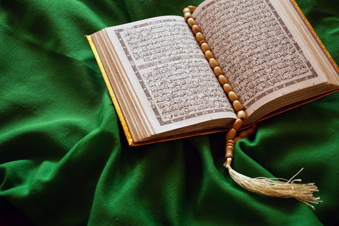 Kitab fikih Islam dan buku fatwa MUI tentang hukum perjudian dalam perspektif Islam